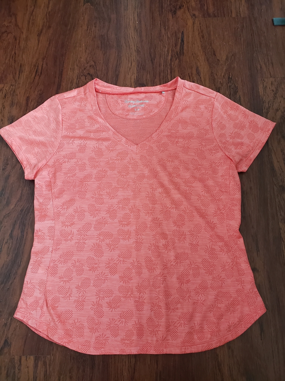 Tommy Bahama Coral V-Neck Short Sleeve Tee with Pineapple Texture Size Small